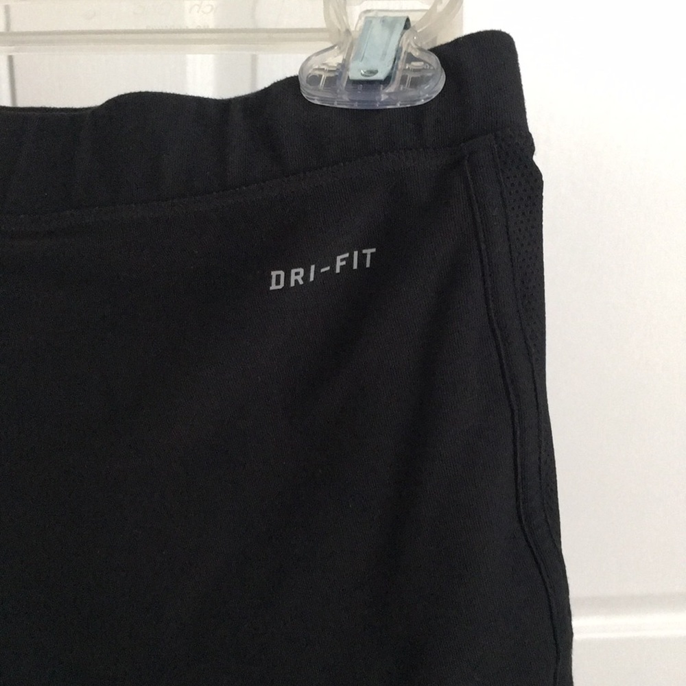 🎉 Host Pick! NIKE Dri-Fit Athletic Shorts - Picture 5 of 7